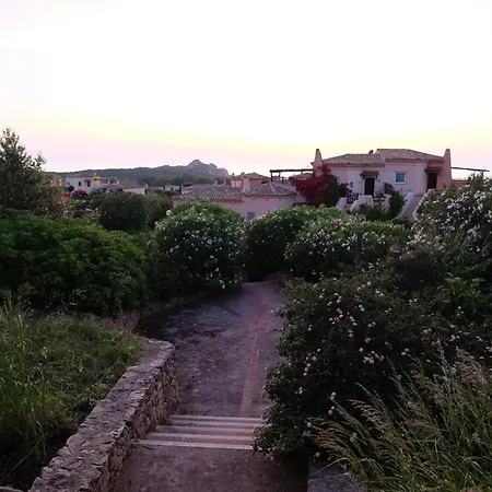 Calarossa Sardinia Nyaraló Isola Rossa